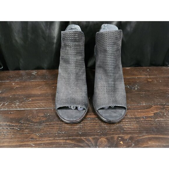 EUC Steve Madden Tala Perforated Black Suede Ankle Boots/Sz. 8.5 - Picture 5 of 10